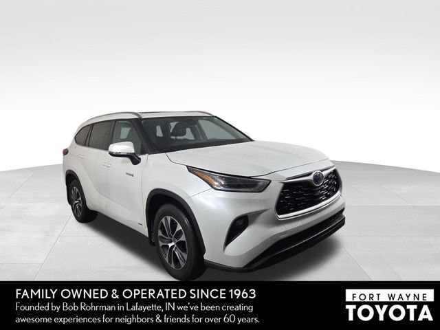 Used 2021 Toyota Highlander XLE AWD/4WD image 4