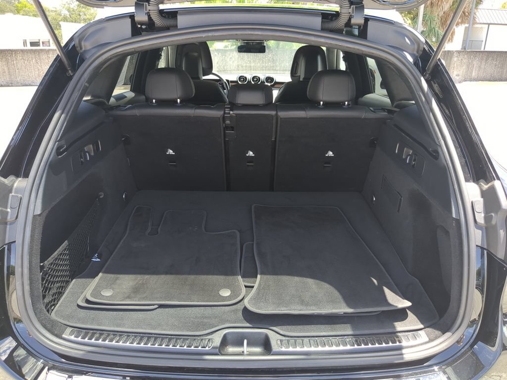 Used 2025 Mercedes-Benz GLC 300 image 8