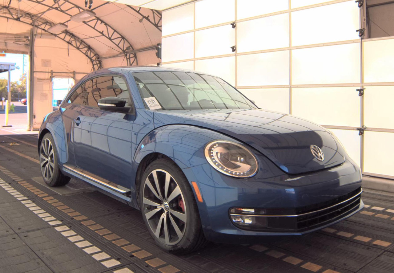 Used 2012 Volkswagen Beetle 2.0T image 4
