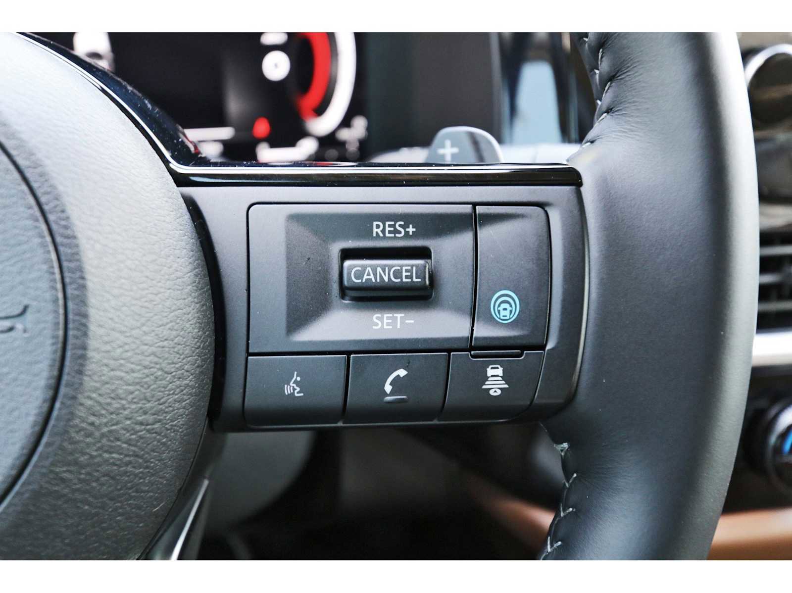 Used 2025 Nissan Pathfinder Platinum w/ Cargo Package image 17