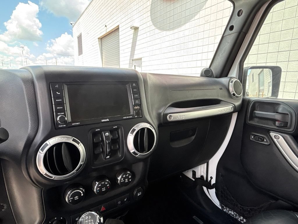 Used 2013 Jeep Wrangler Unlimited Sahara w/ Connectivity Group AWD/4WD image 12