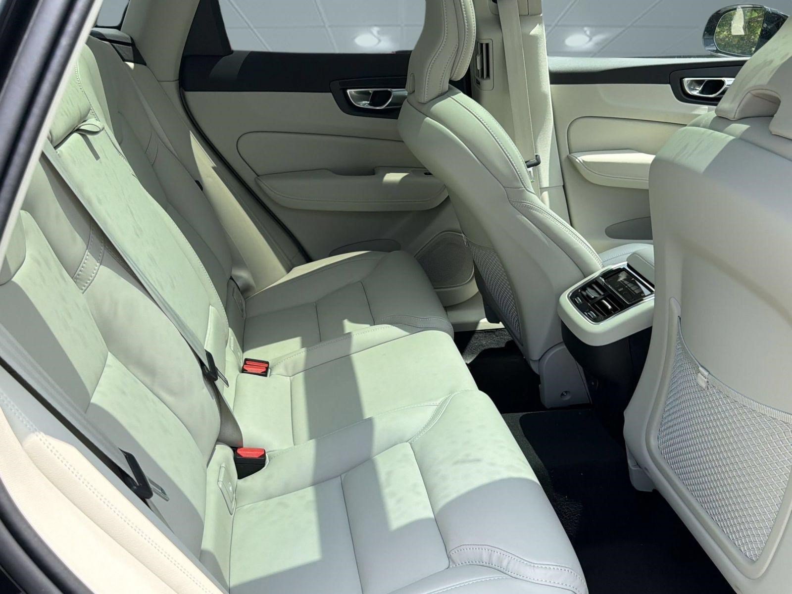 New 2026 Volvo XC60 B5 Ultra w/ Climate Package AWD/4WD image 30