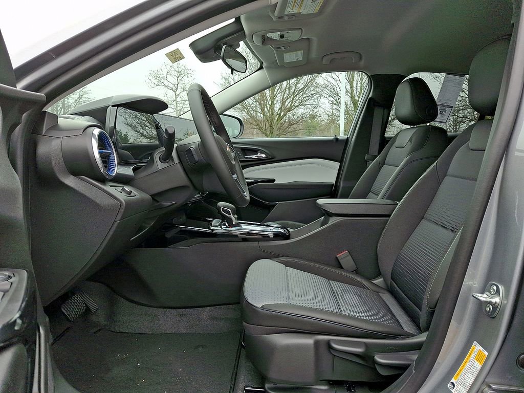 New 2026 Chevrolet Trax LT w/ LT Convenience Package FWD image 9
