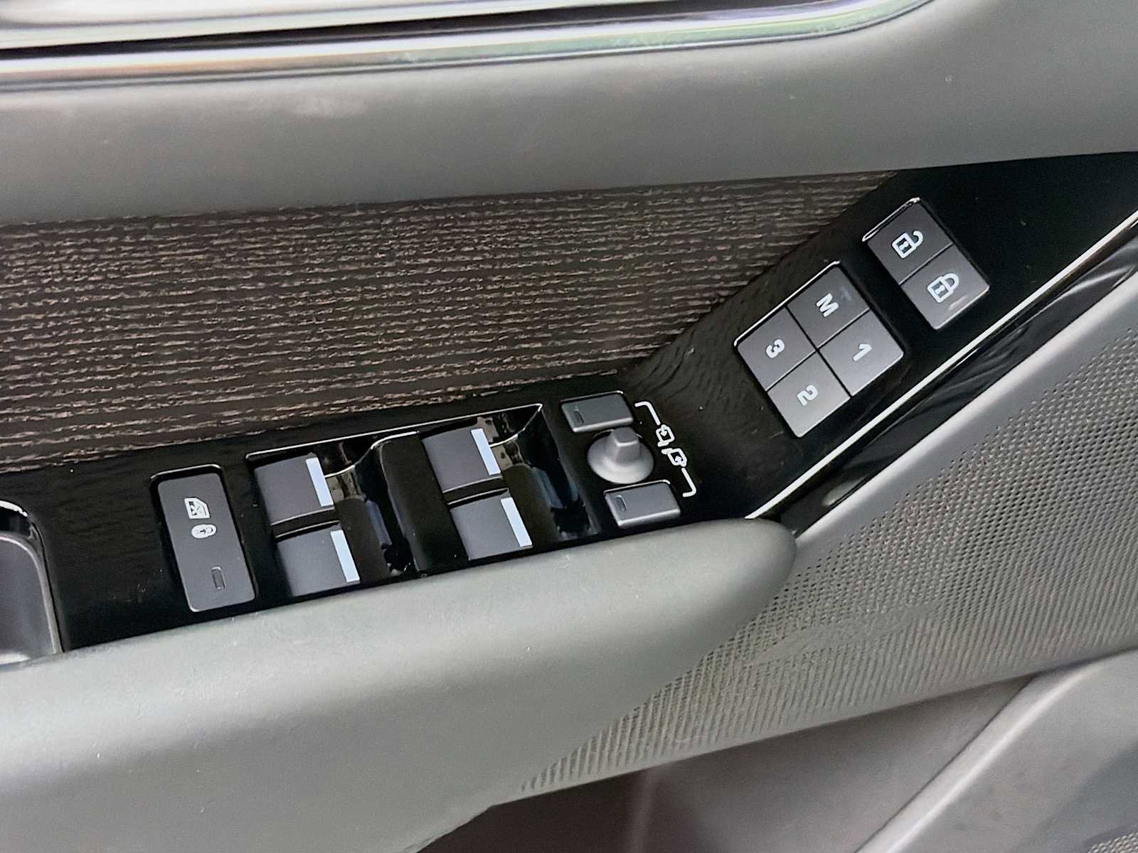 Used 2026 Land Rover Range Rover Velar Dynamic SE AWD/4WD image 19