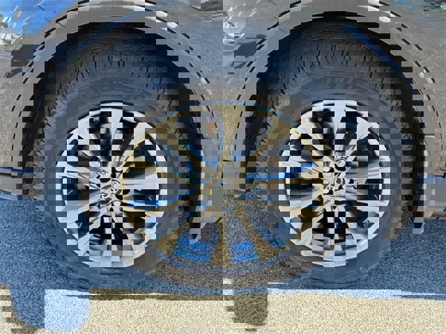 Used 2017 Toyota RAV4 Limited image 13