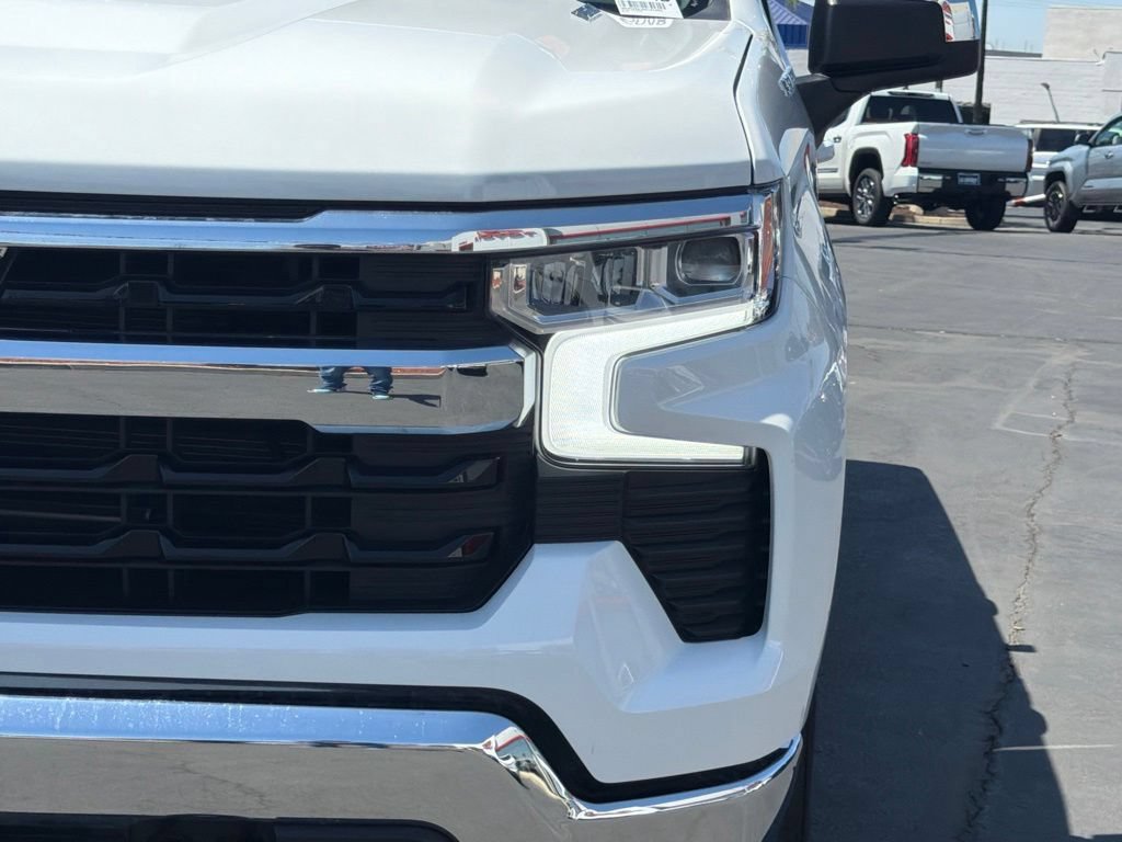 Used 2025 Chevrolet Silverado 1500 LT AWD/4WD image 13