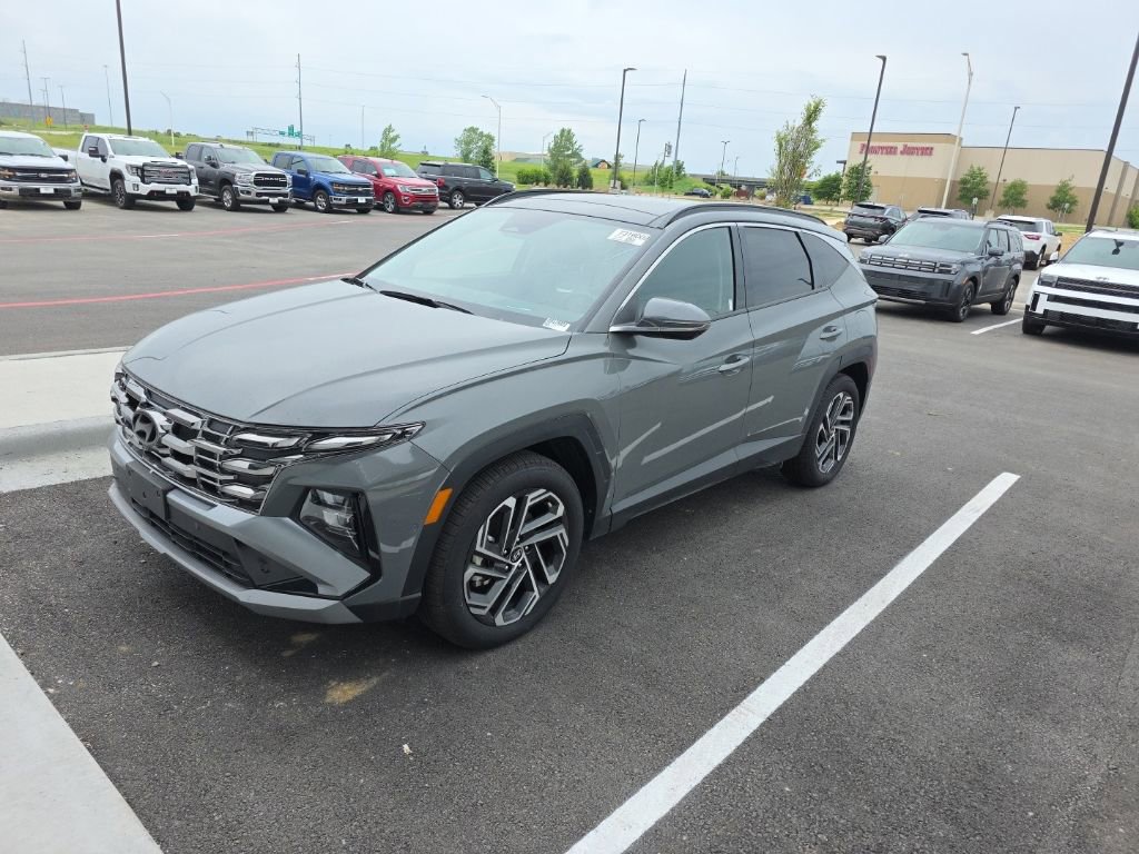 Used 2025 Hyundai Tucson Limited FWD image 1