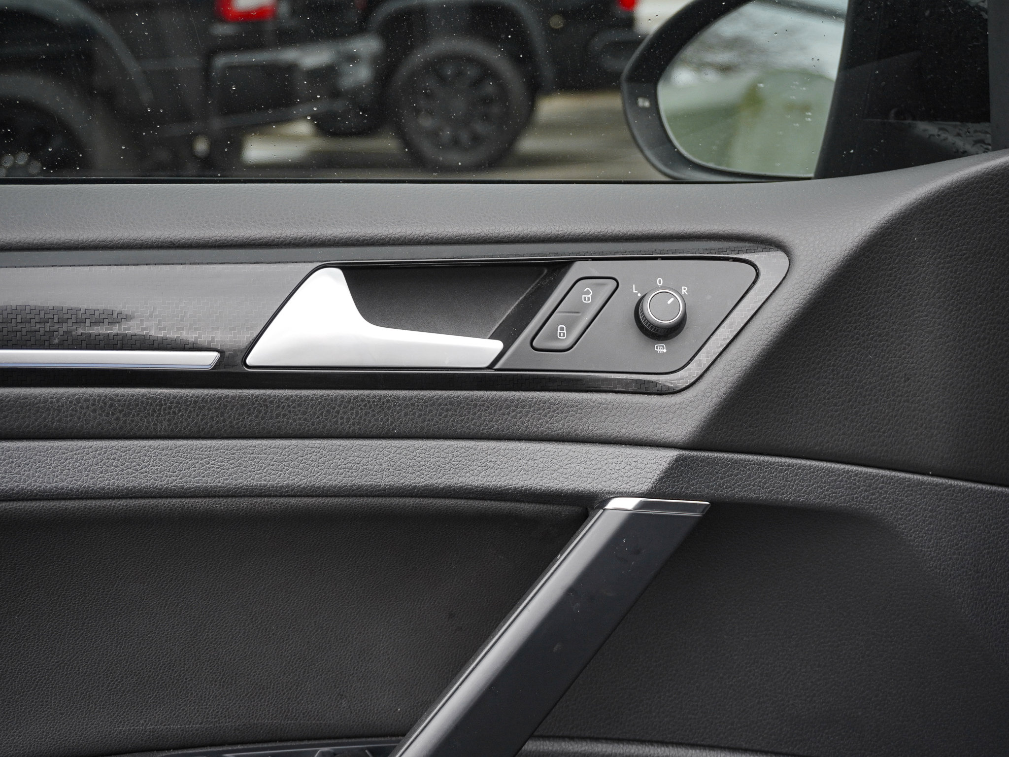 Used 2015 Volkswagen Golf R 4-Door image 15