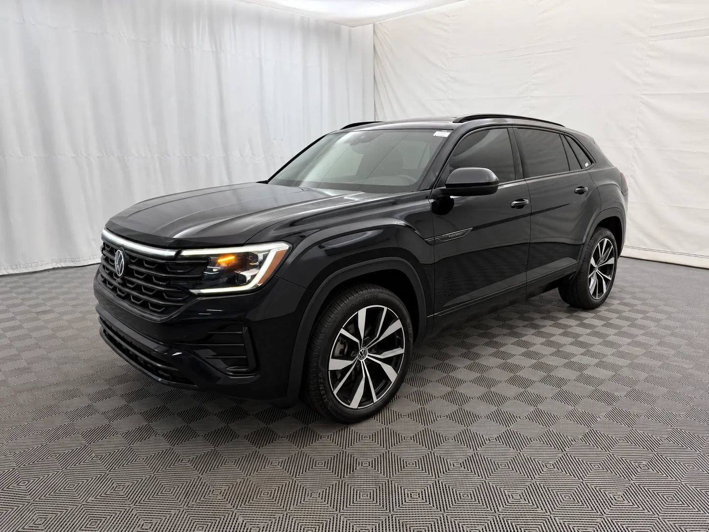 Used 2024 Volkswagen Atlas Cross Sport SEL Premium R-Line AWD/4WD image 2