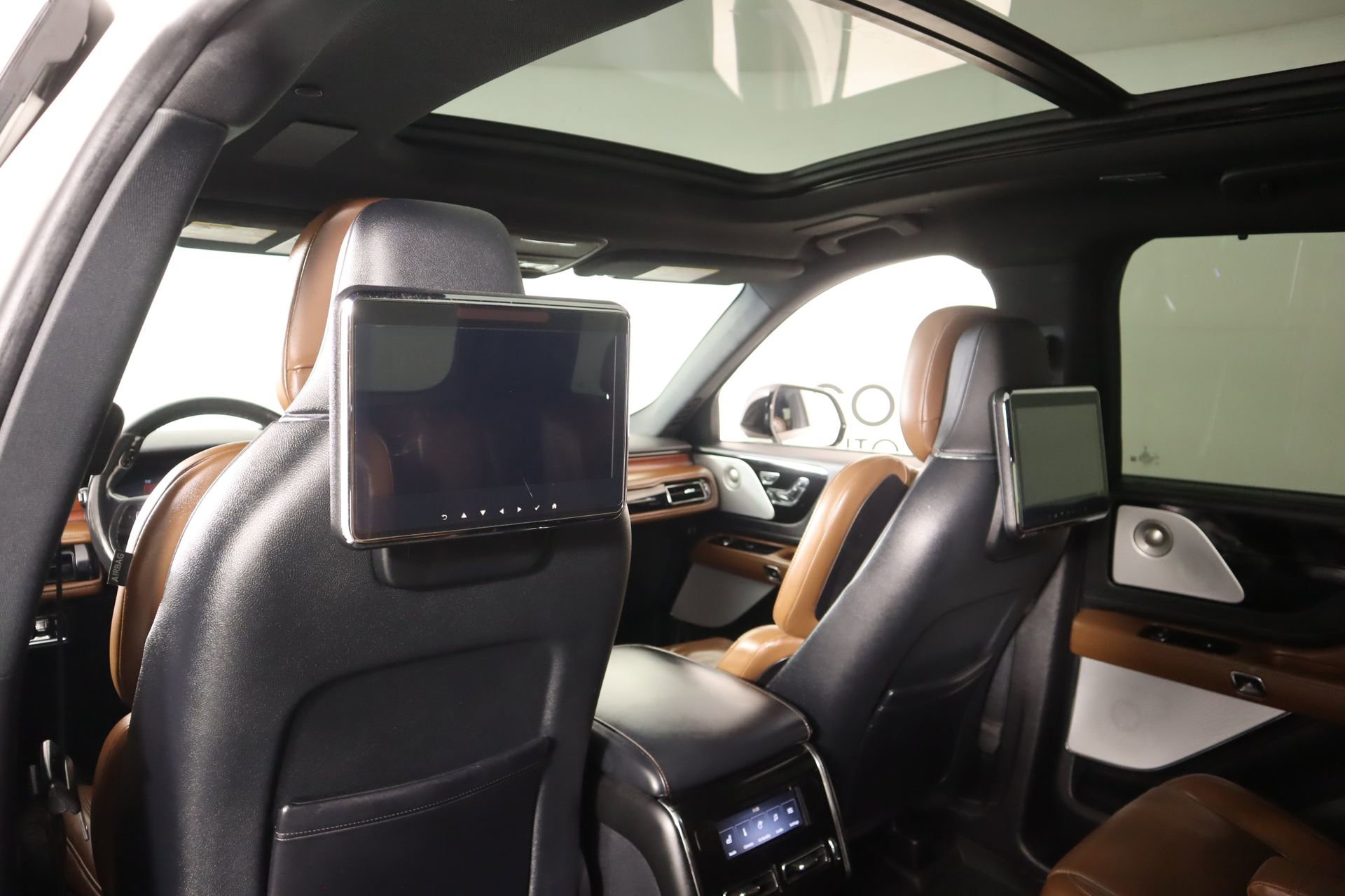 Used 2022 Lincoln Aviator Reserve w/ Equipment Group 201A image 16