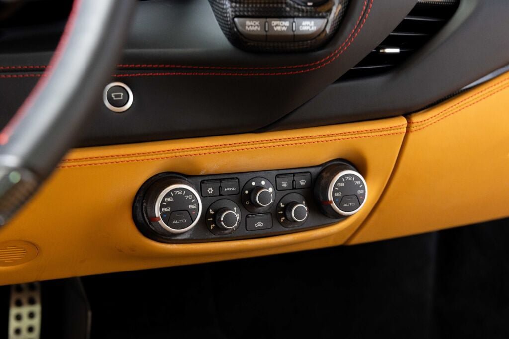 Used 2017 Ferrari 488 GTB RWD image 59