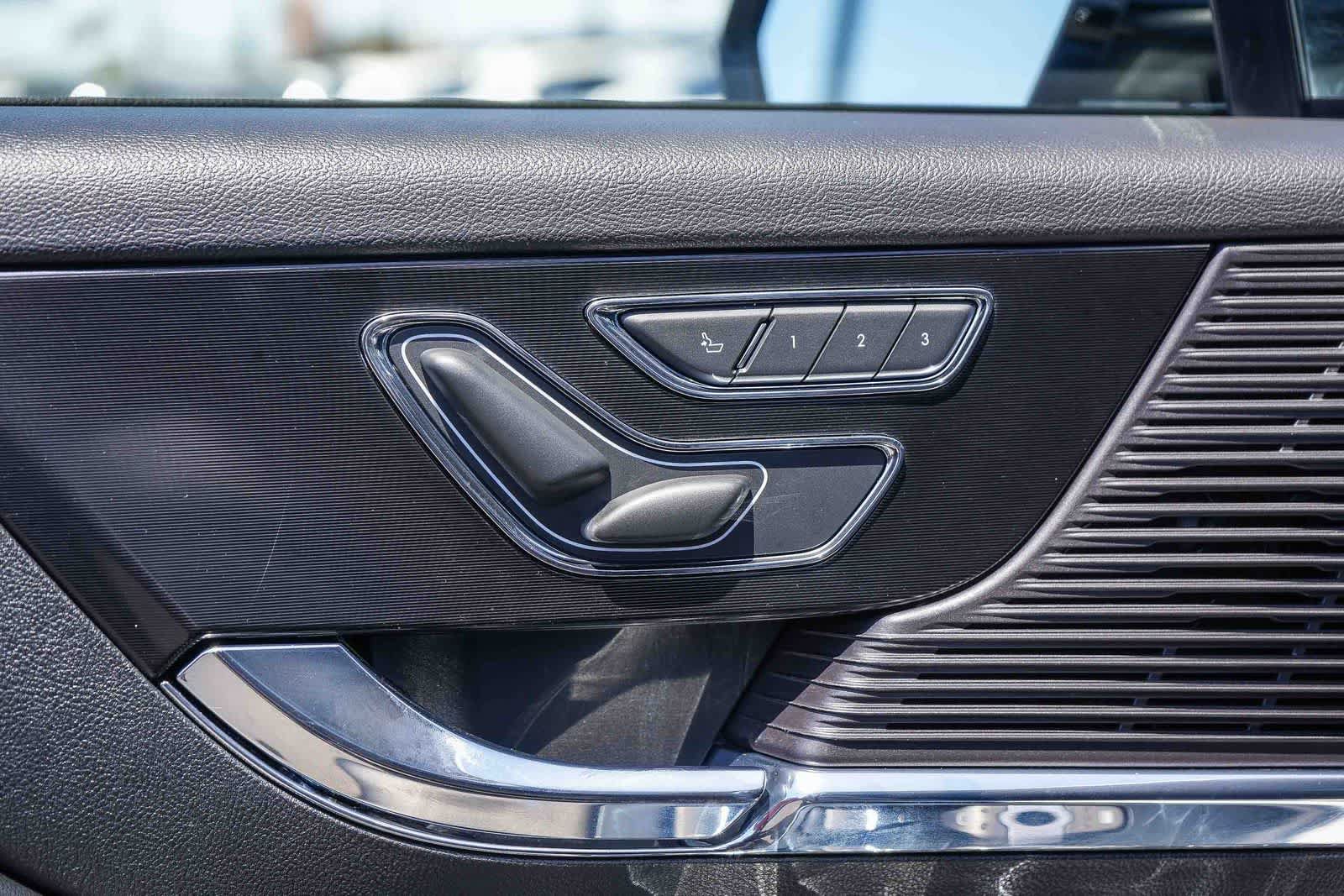 Used 2021 Lincoln Corsair FWD w/ Premium Package image 22