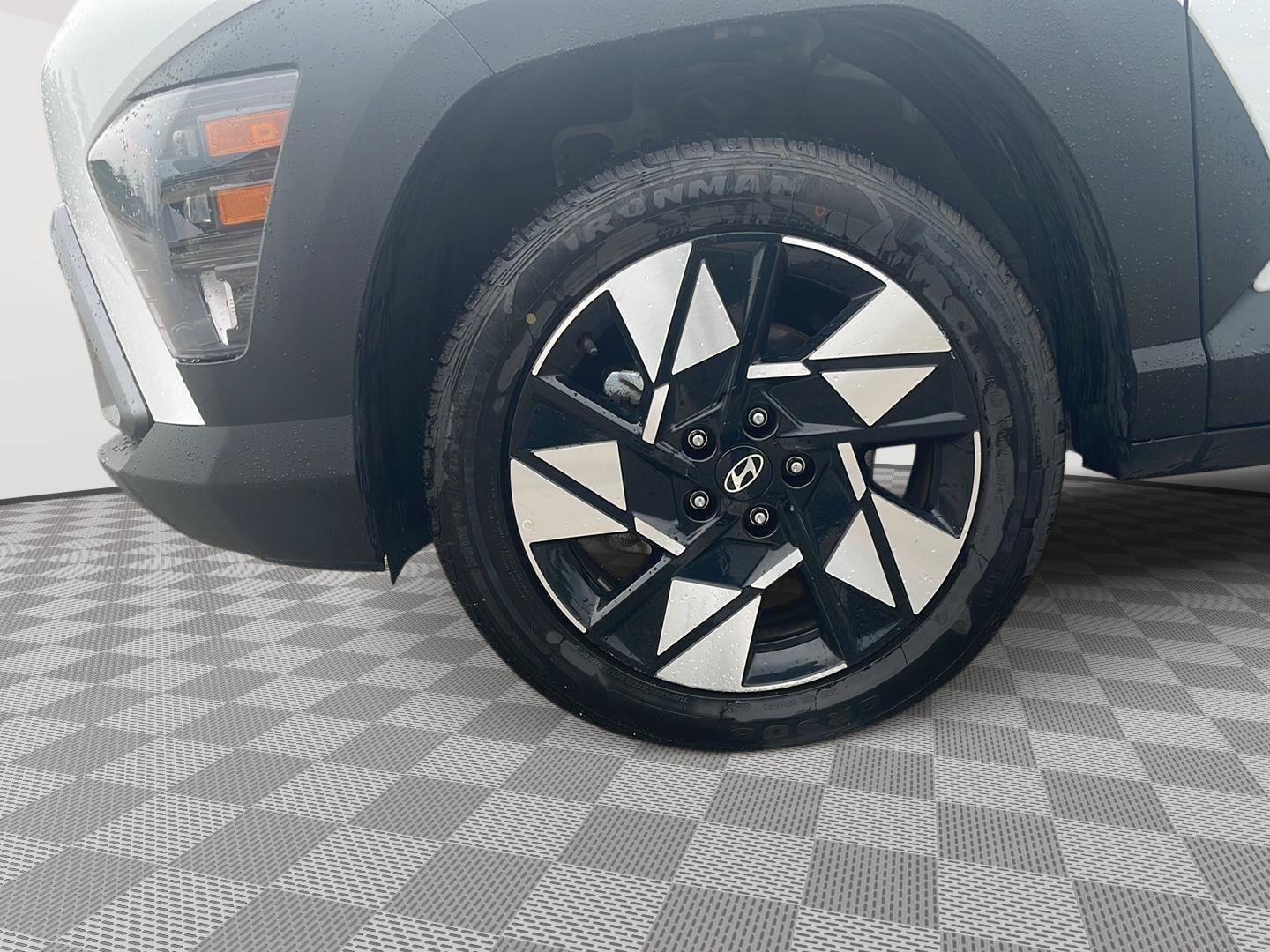 Certified 2025 Hyundai Kona SEL AWD/4WD image 10