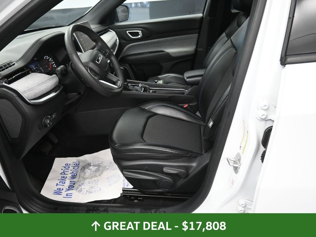 Used 2023 Jeep Compass Latitude image 30