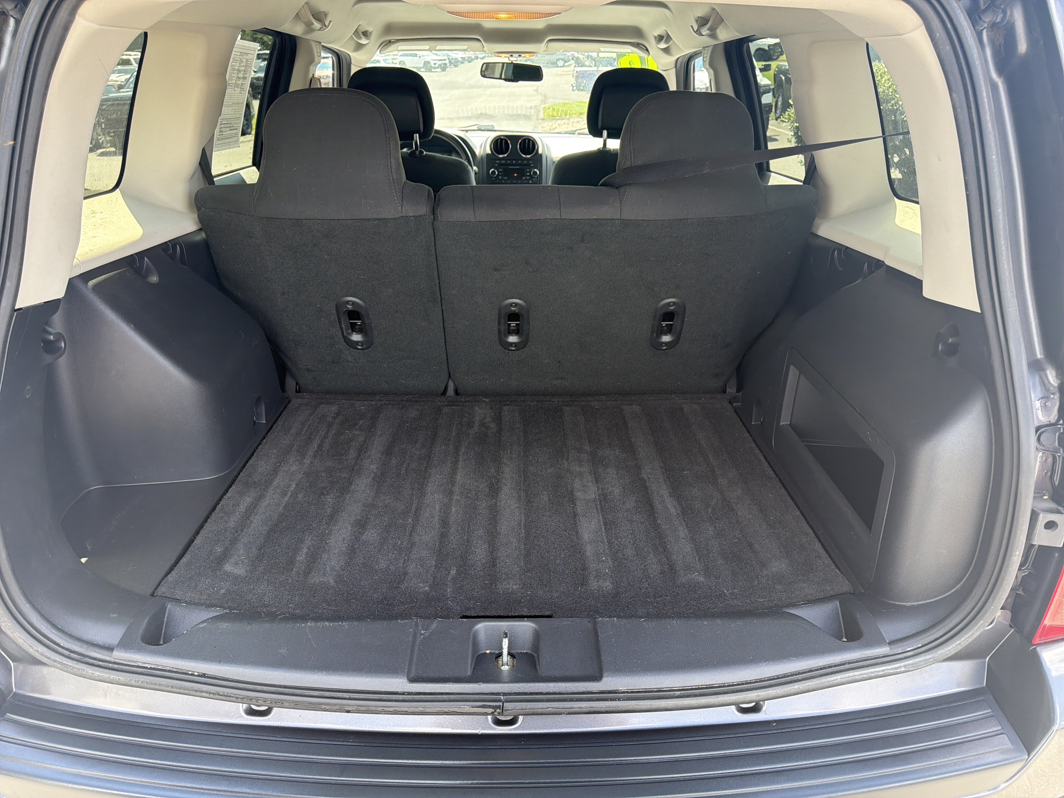 Used 2016 Jeep Patriot Latitude AWD/4WD image 8