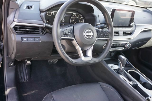 Used 2024 Nissan Altima 2.5 SV FWD image 9
