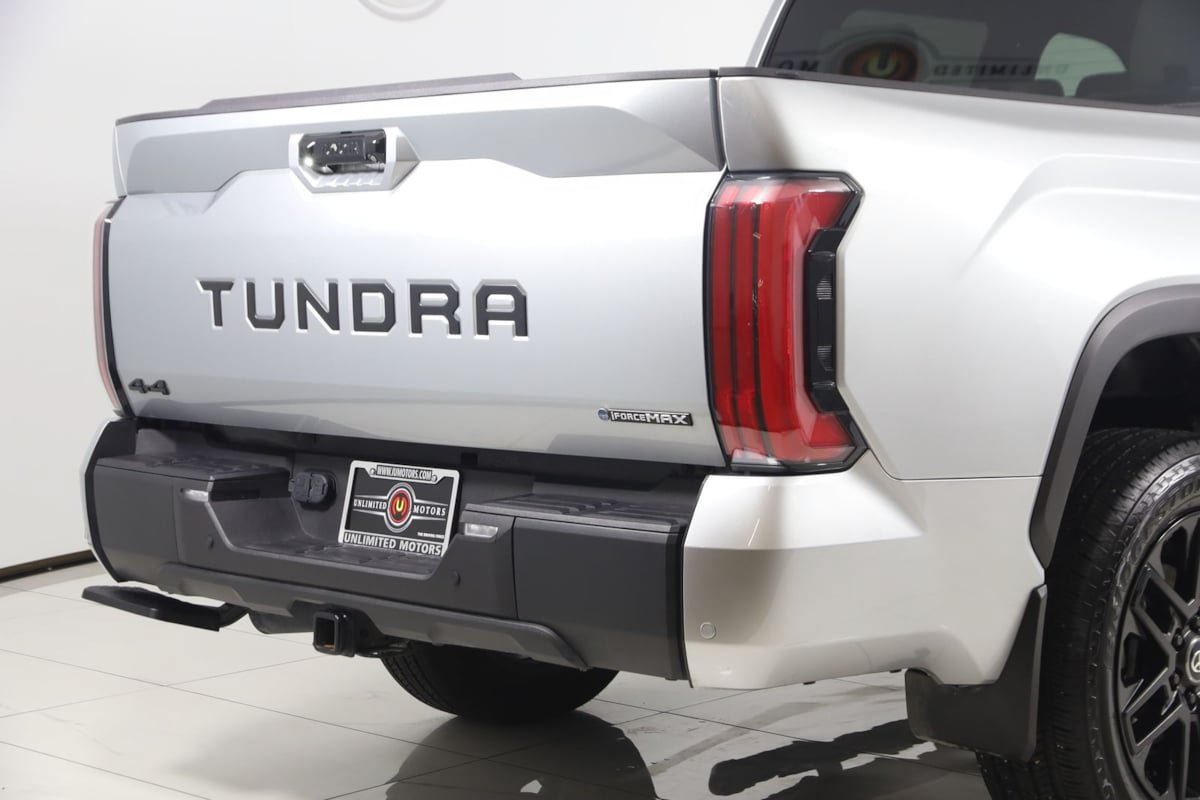 Used 2025 Toyota Tundra Limited AWD/4WD image 42