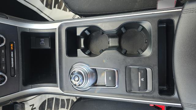 Used 2022 Ford Edge SE w/ Black Appearance Package image 14