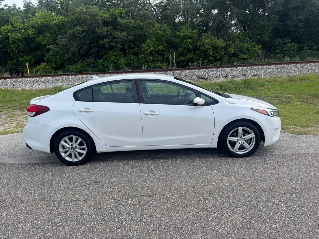 Used 2017 Kia Forte LX w/ LX Popular Package FWD image 3