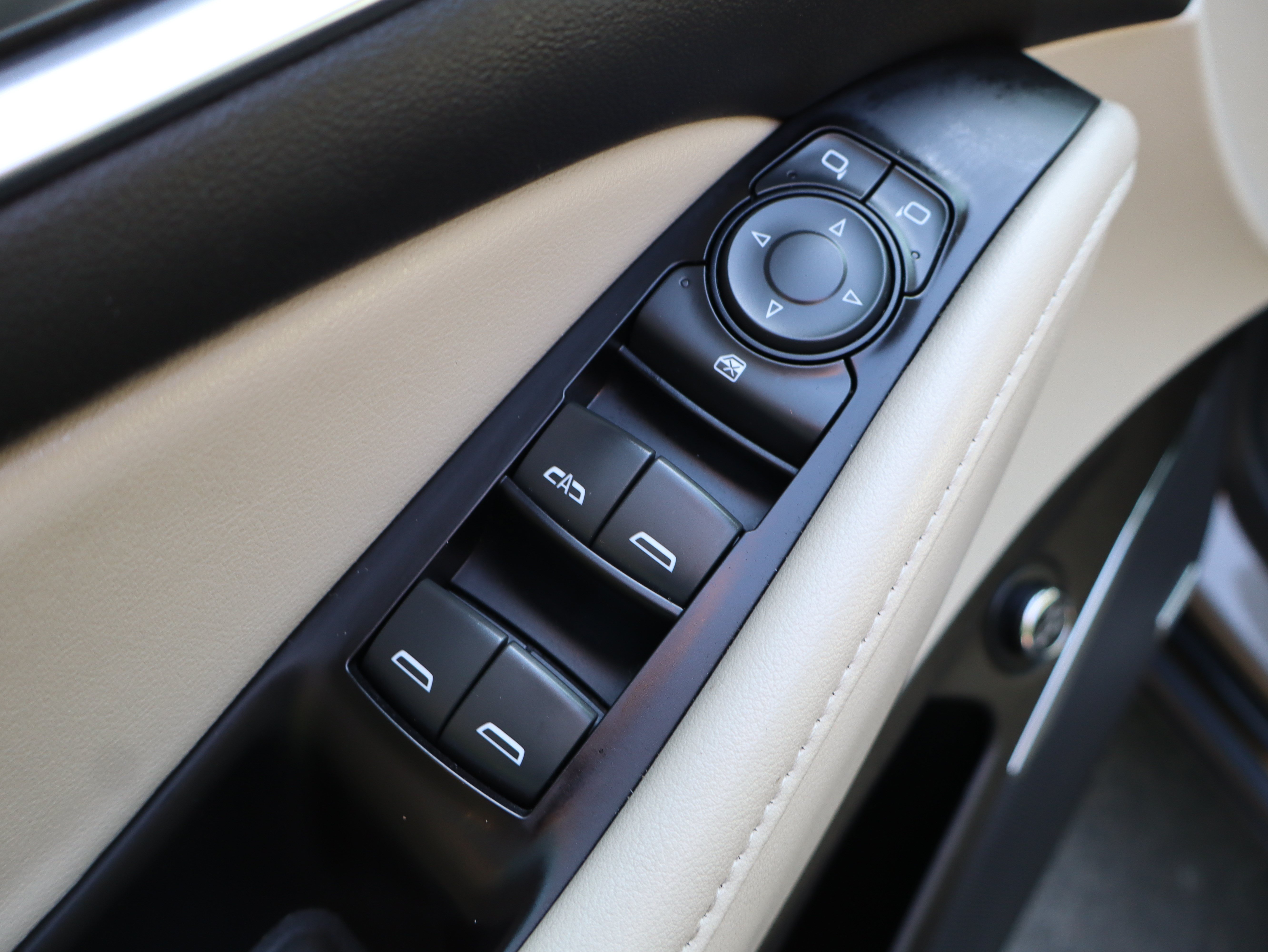 Used 2020 Buick Enclave Essence w/ Sound and Sites Package FWD image 20