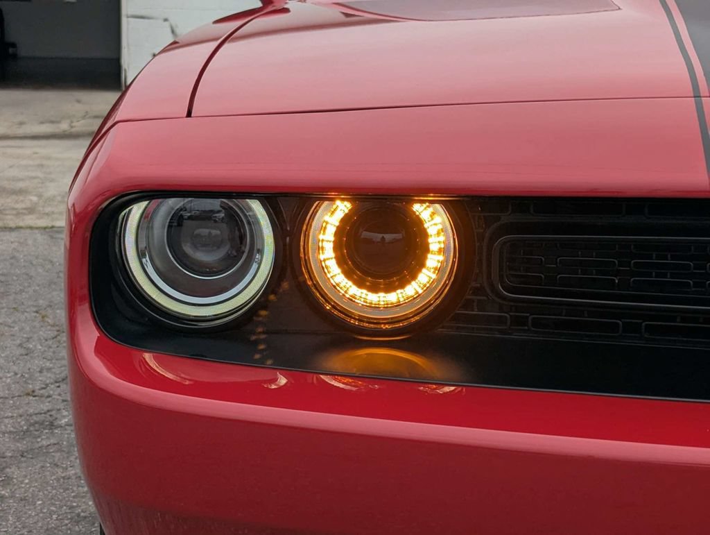 Used 2016 Dodge Challenger SRT w/ Technology Group RWD image 10