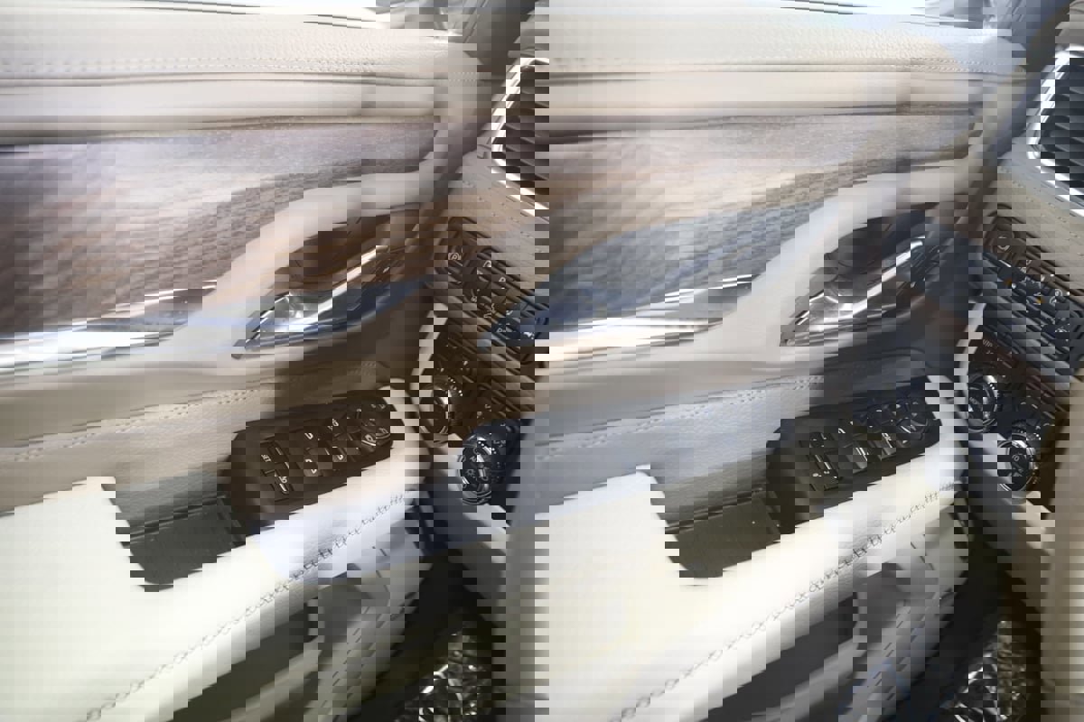 Used 2024 GMC Yukon Denali w/ Denali Reserve Package image 28