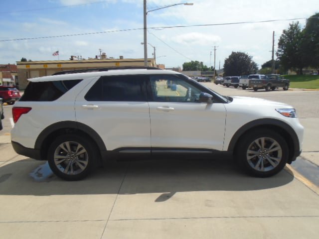 Used 2023 Ford Explorer XLT w/ Equipment Group 202A AWD/4WD image 12