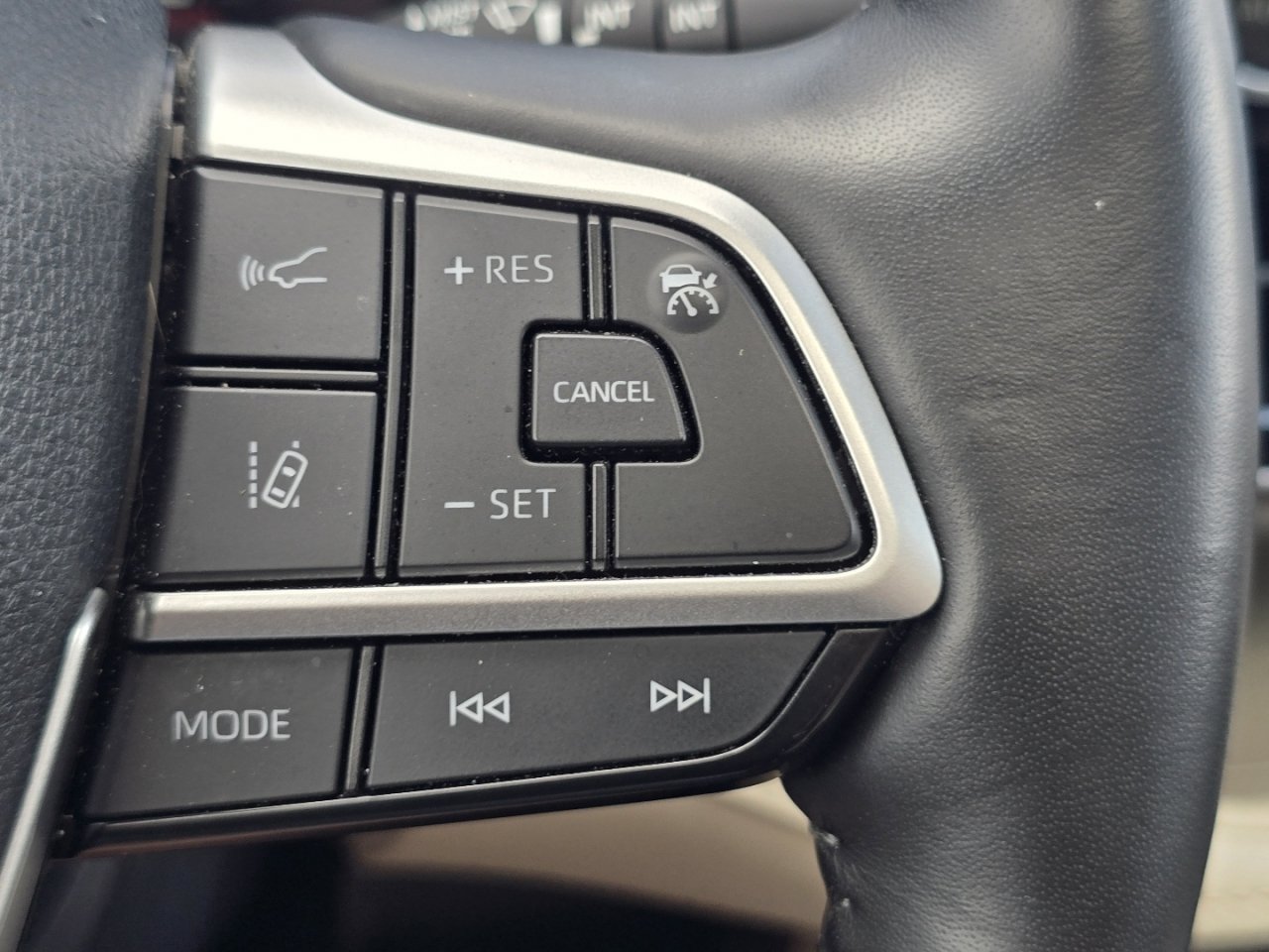 Certified 2024 Toyota Highlander Limited AWD/4WD image 33