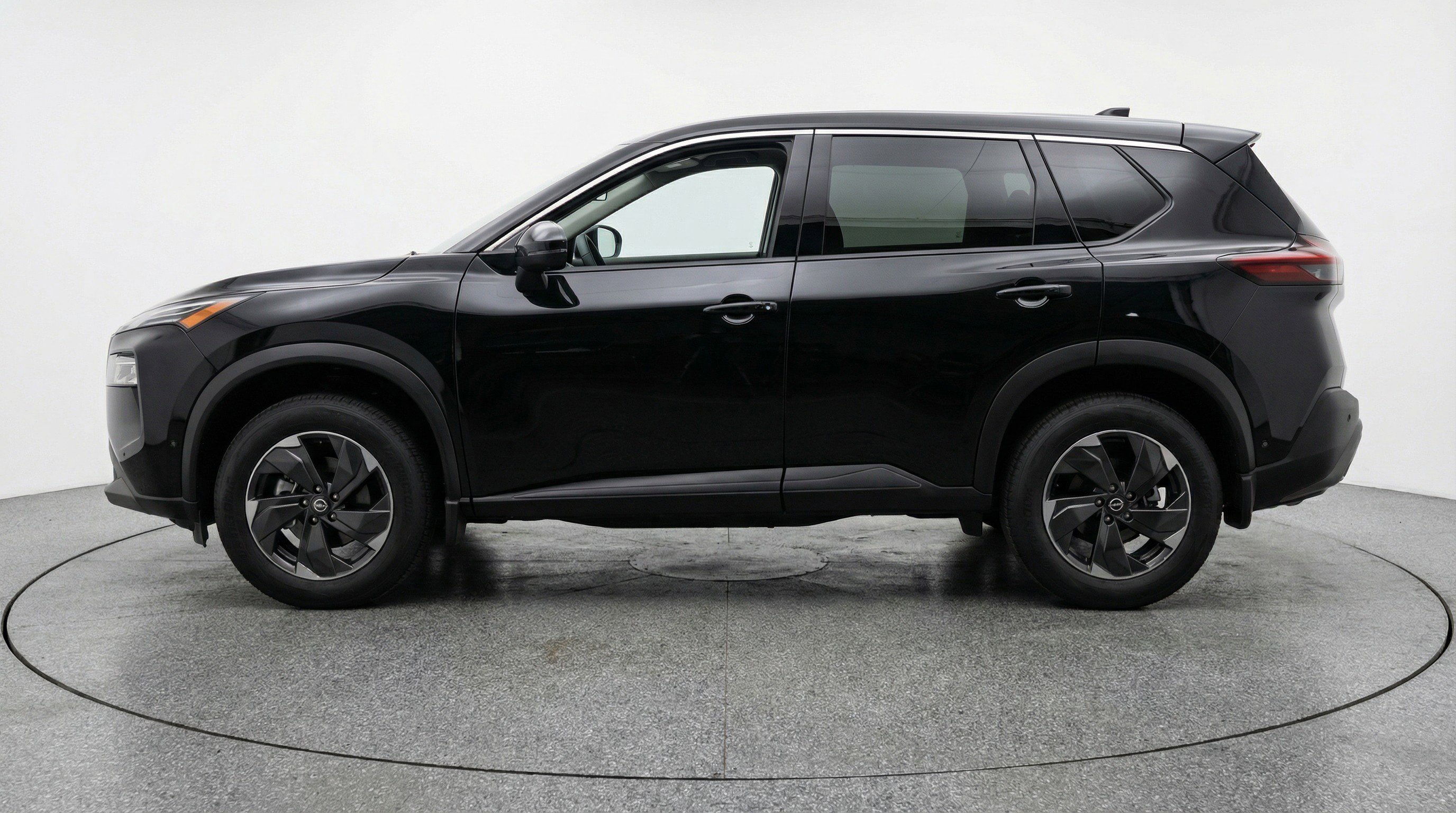 Used 2025 Nissan Rogue SV image 5