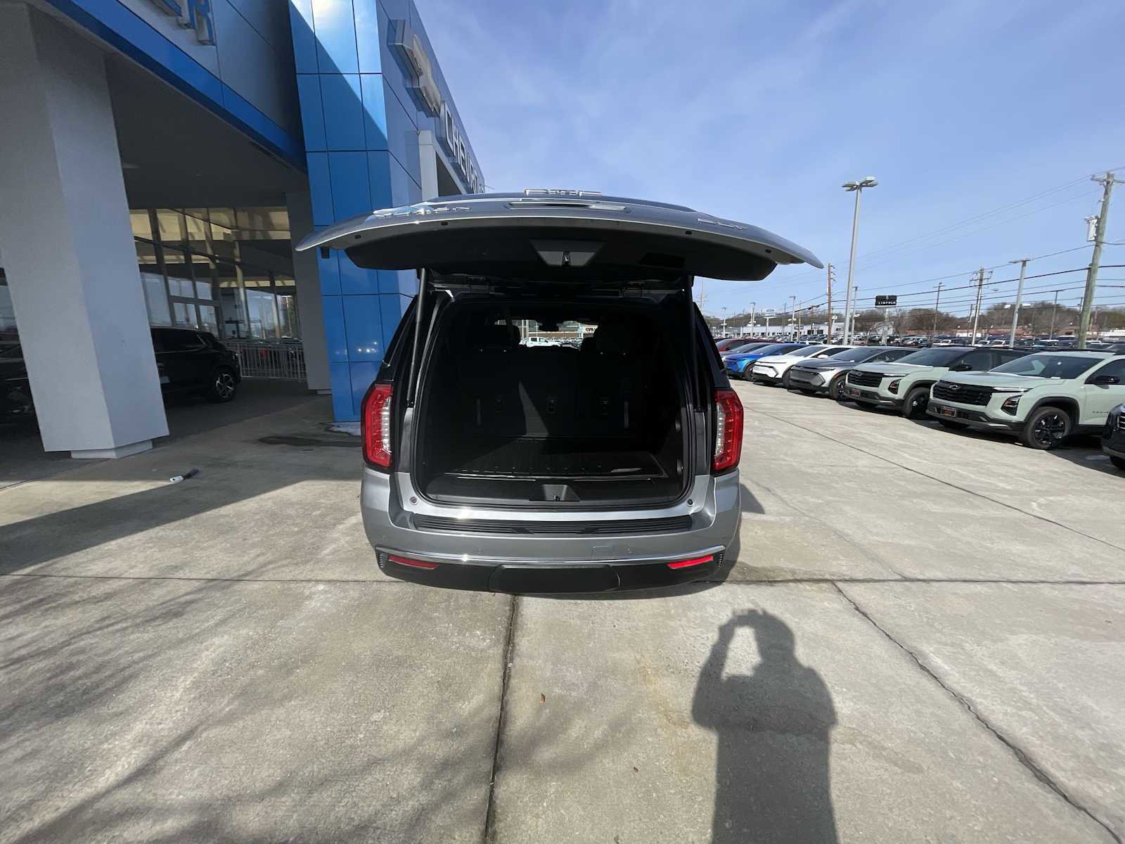 Used 2024 GMC Yukon XL SLT image 26