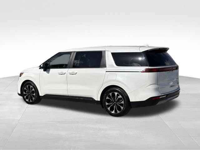 Used 2024 Kia Carnival EX FWD image 10