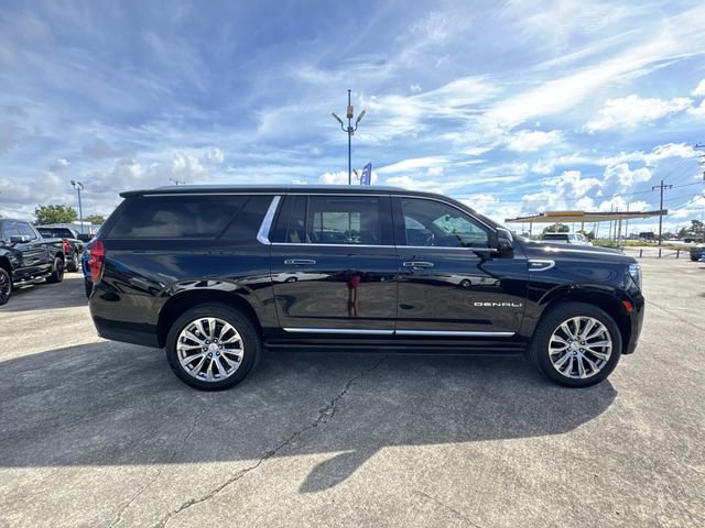 Used 2021 GMC Yukon XL Denali w/ Denali Premium Package image 8