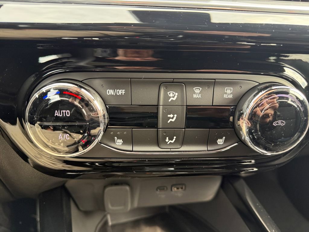 New 2026 Chevrolet Trax RS w/ Sunroof Package image 20