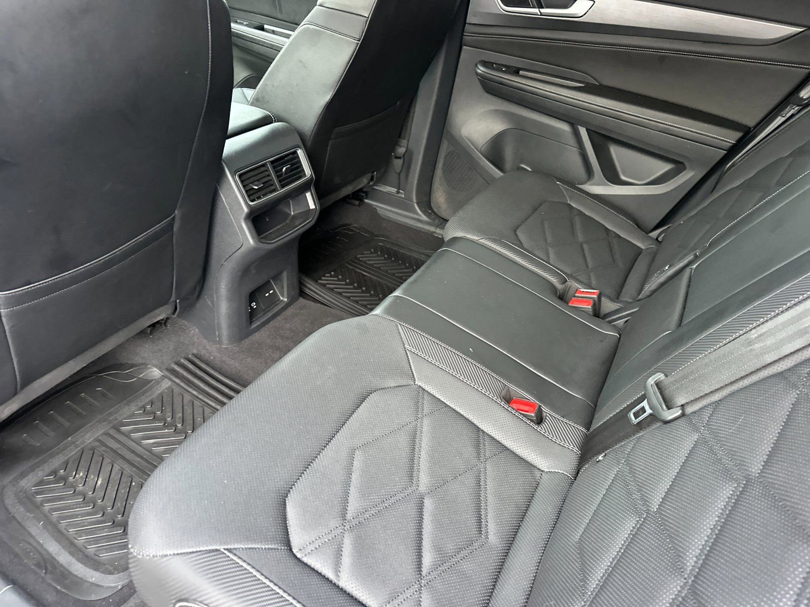 Used 2024 Volkswagen Atlas Cross Sport SE image 11