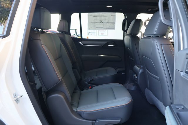 New 2025 GMC Acadia AT4 w/ Luxury Package image 21