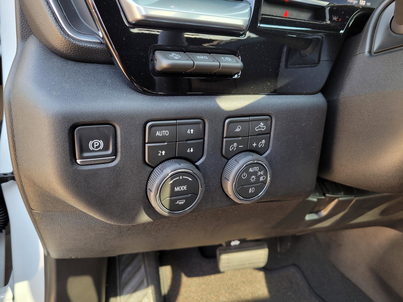 New 2026 Chevrolet Silverado 3500 High Country w/ High Country Premium Package AWD/4WD image 18