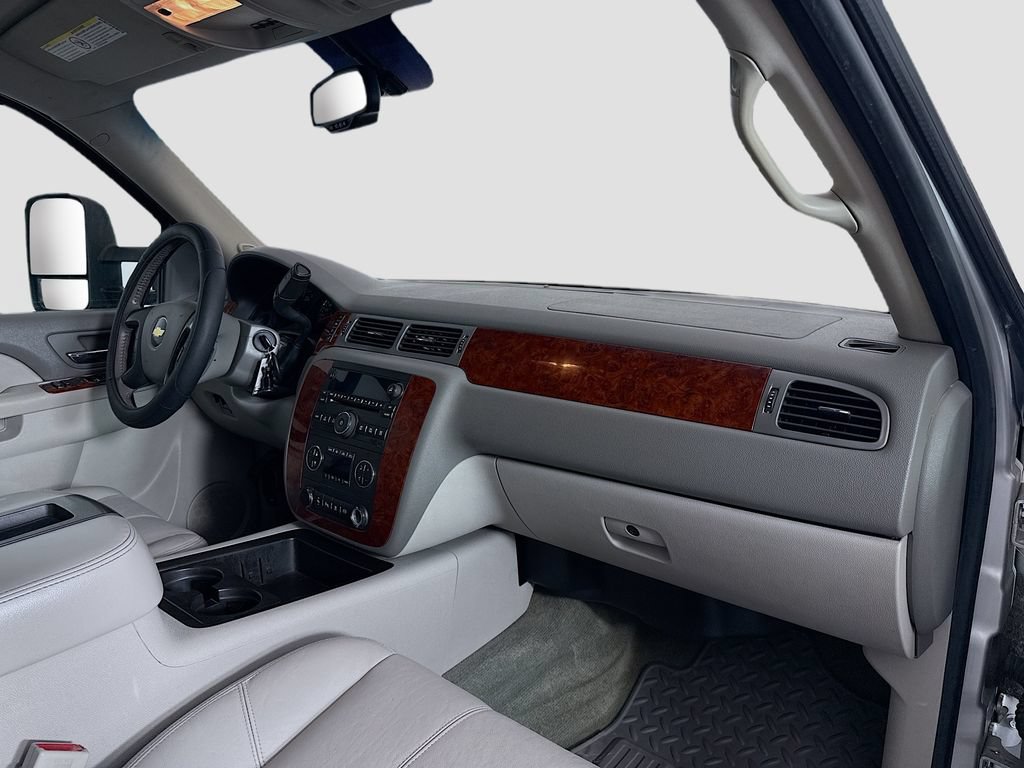 Used 2011 Chevrolet Silverado 2500 LTZ w/ LTZ Plus Package AWD/4WD image 26