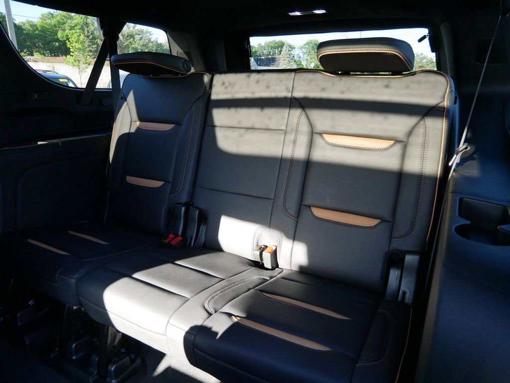 Used 2023 GMC Yukon XL AT4 w/ AT4 Premium Plus Package AWD/4WD image 12