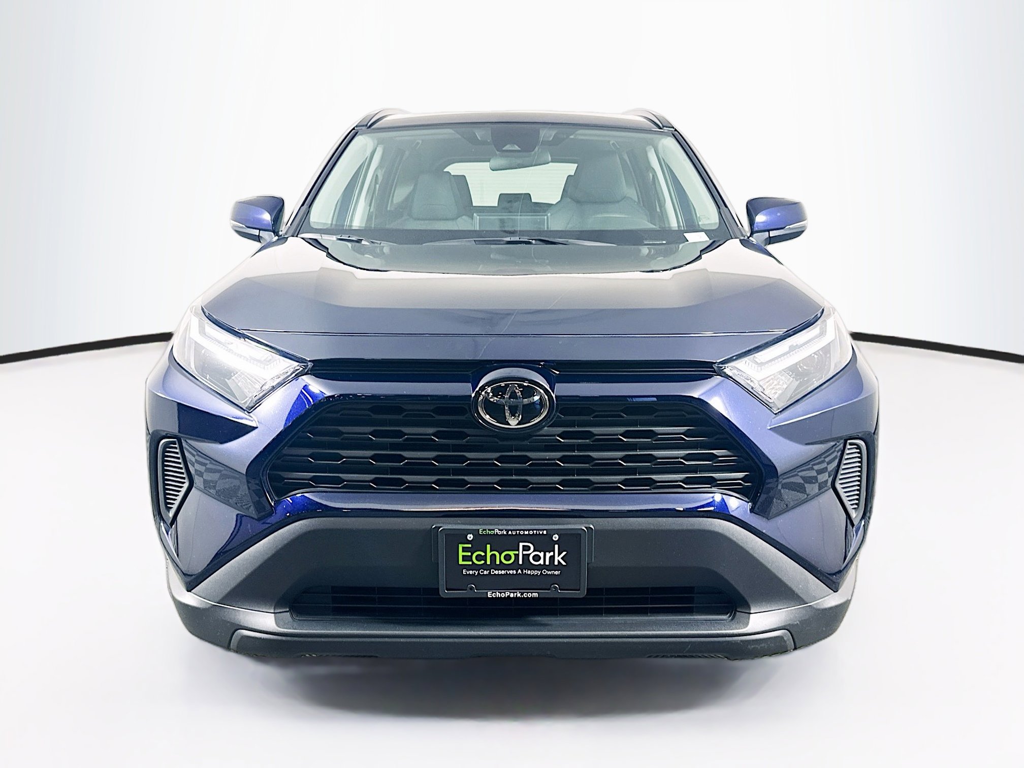Used 2025 Toyota RAV4 XLE FWD image 2