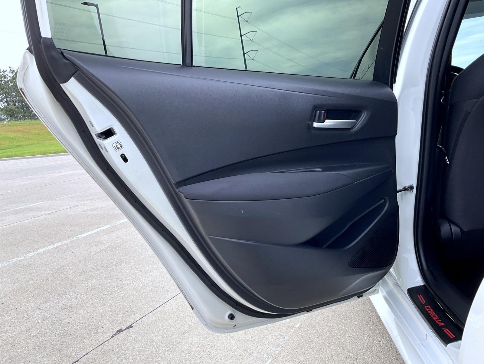 Used 2021 Toyota Corolla LE FWD image 21