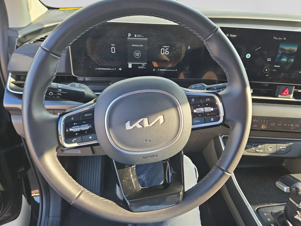 Used 2026 Kia Carnival FWD image 30