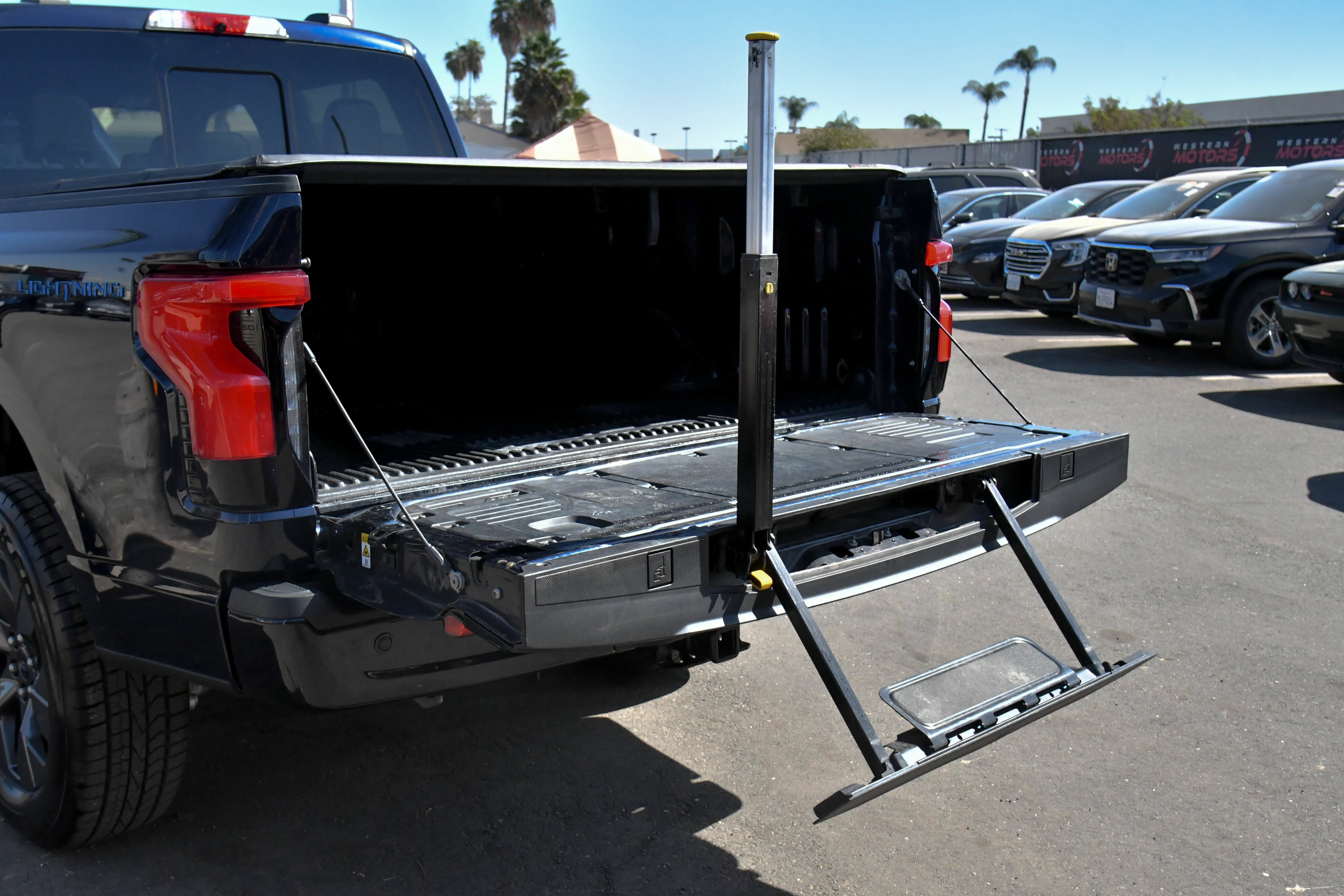 Used 2022 Ford F150 Lightning Lariat AWD/4WD image 51
