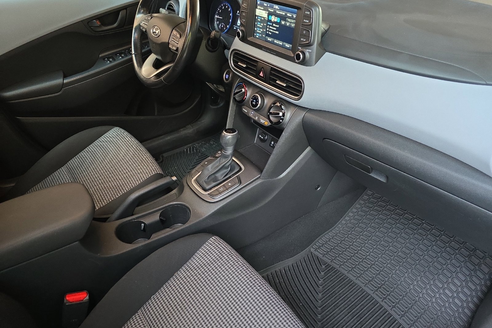 Used 2018 Hyundai Kona SEL w/ SEL Tech Package 02 image 18