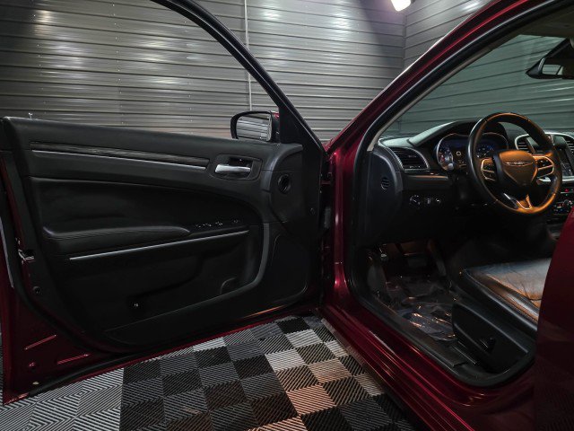 Used 2017 Chrysler 300 Limited w/ Value Package image 31