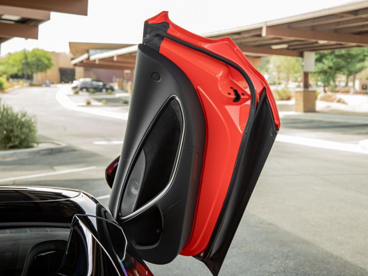 Used 2025 McLaren Artura Spider image 18