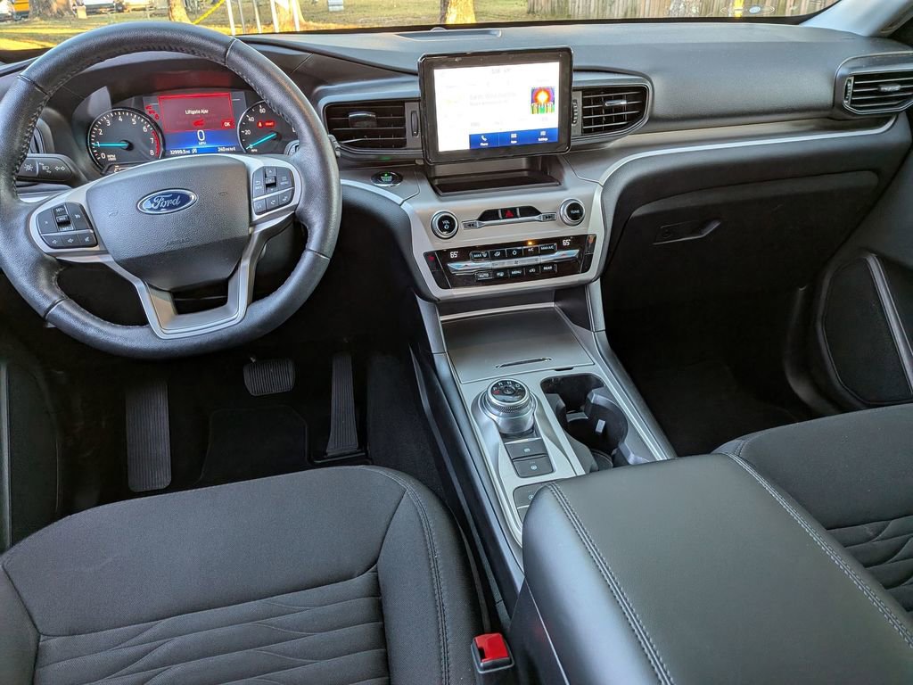 Used 2021 Ford Explorer XLT image 29