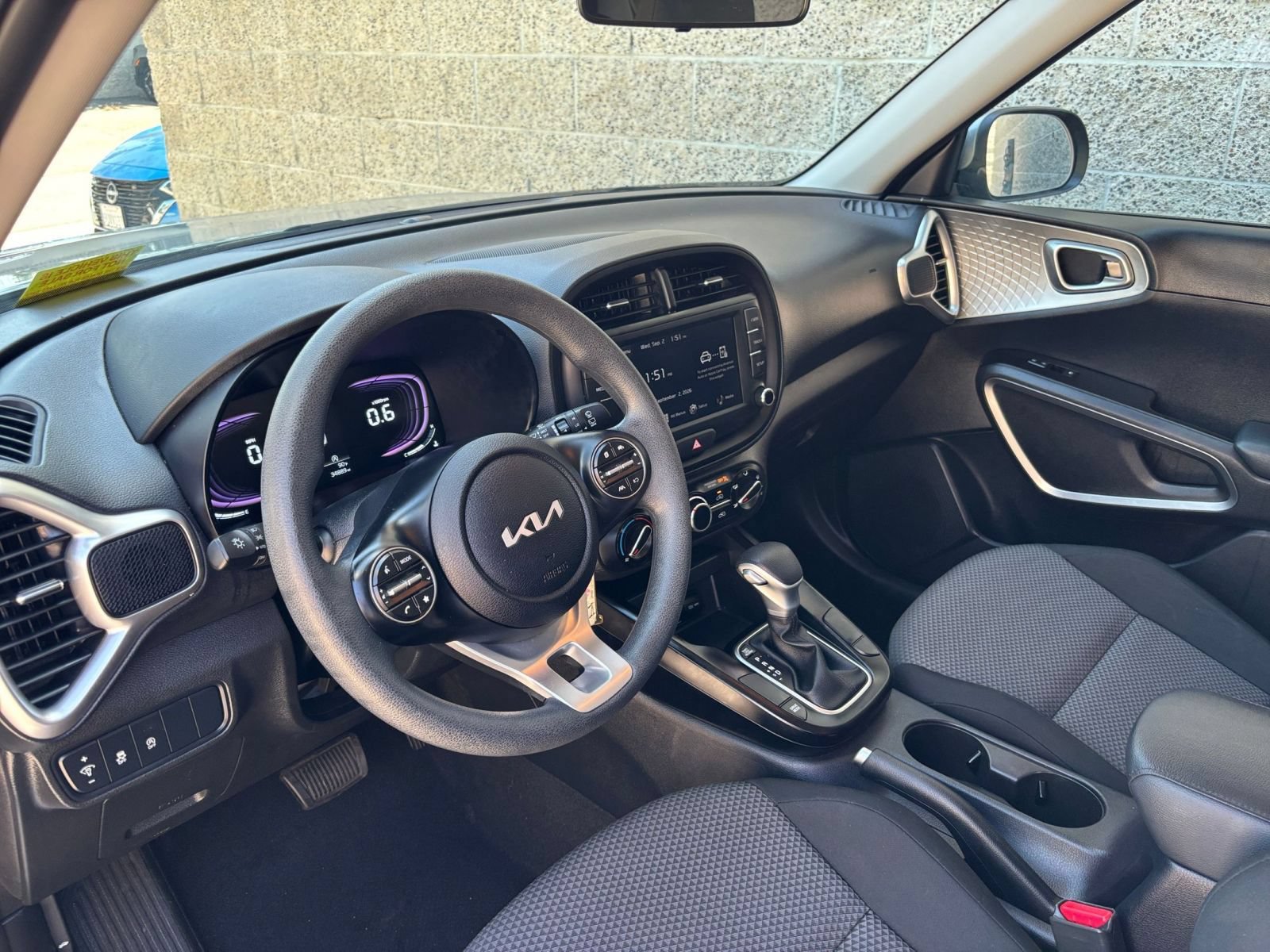 Used 2025 Kia Soul LX w/ LX Technology Package FWD image 31