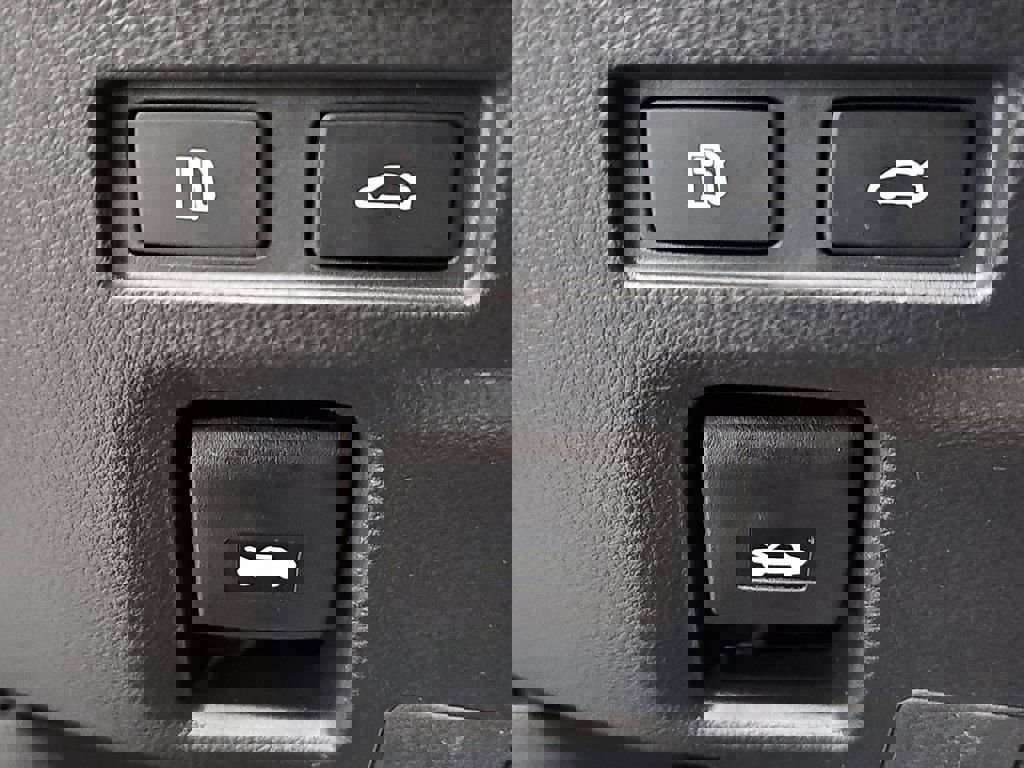 Certified 2025 Lexus ES 300h w/ Premium Package image 28