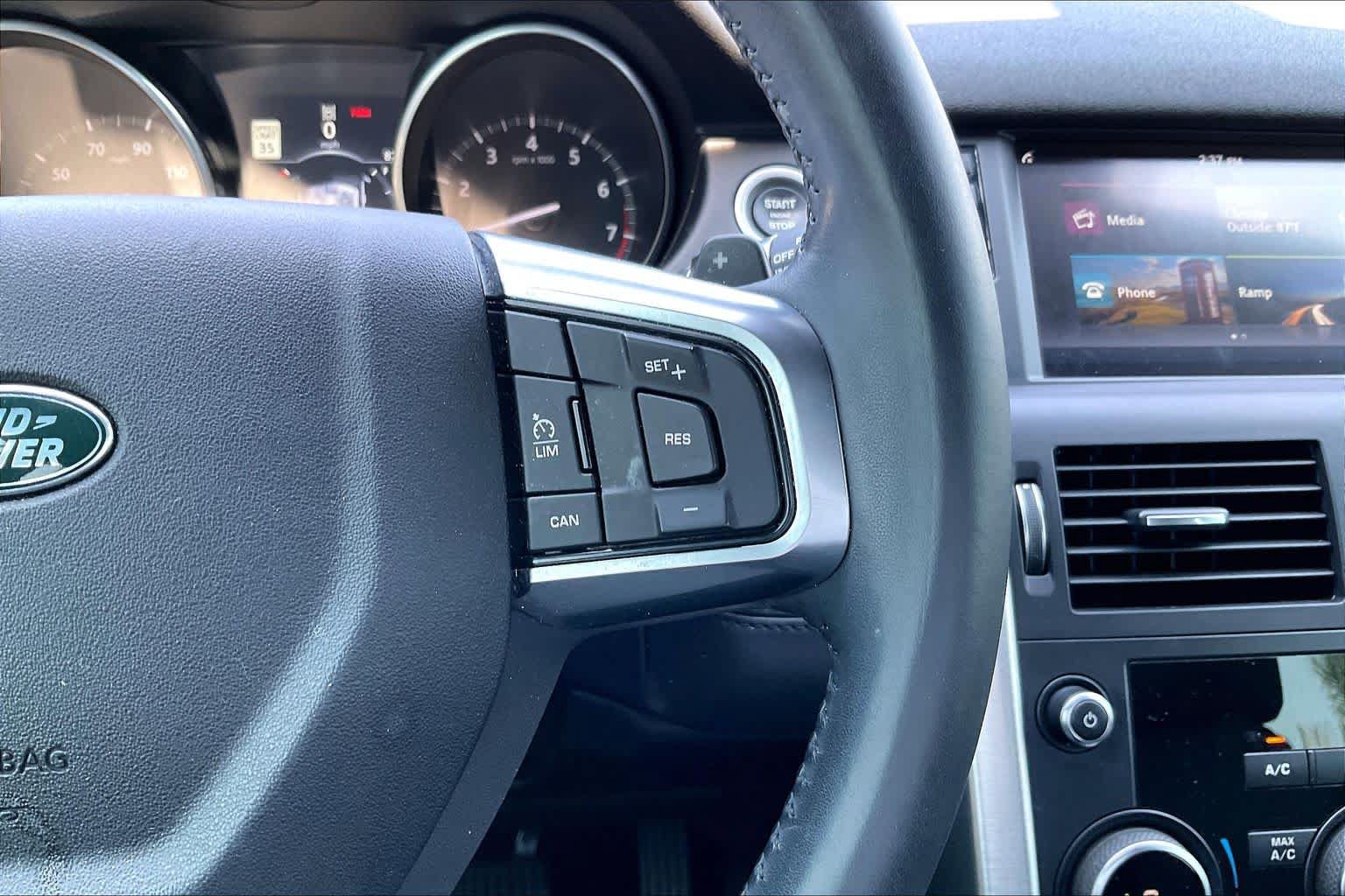 Used 2017 Land Rover Discovery Sport HSE AWD/4WD image 23