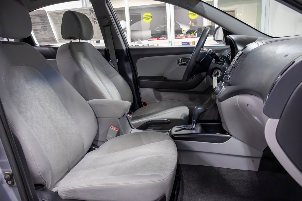 Used 2010 Hyundai Elantra GLS image 12